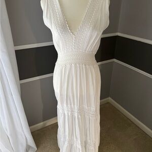 Chic White Maxi Dress with Lace Detailing